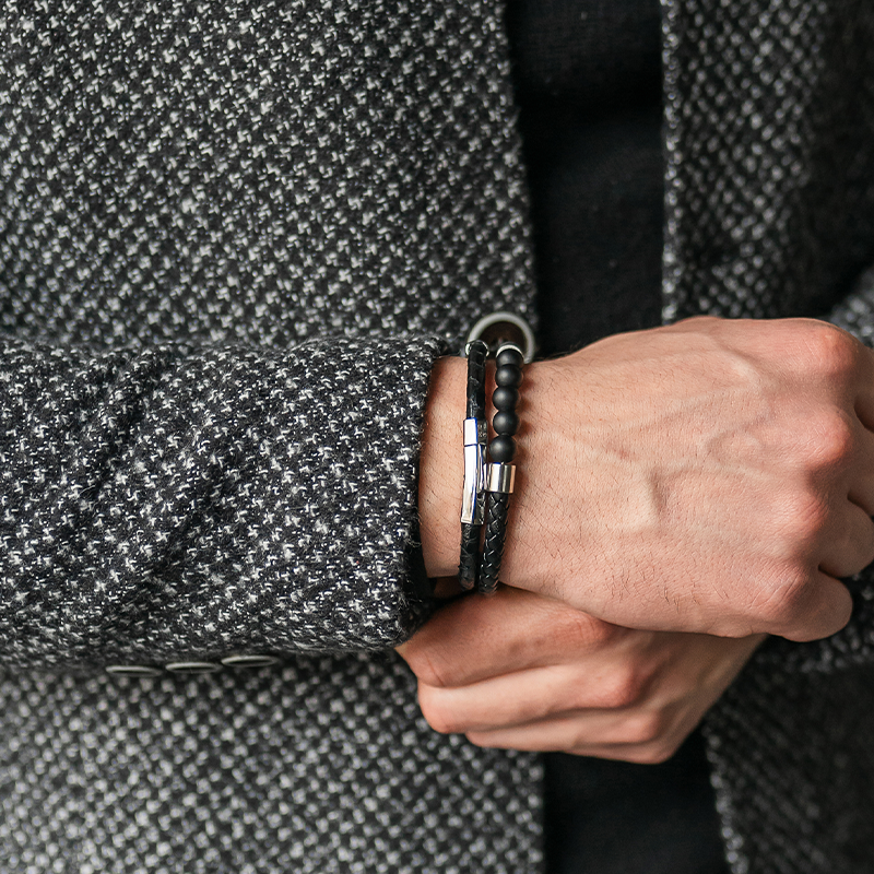 Bold Yet Subtle: Men’s Bracelets and Rings as Style Statements